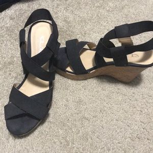 Black wedges
